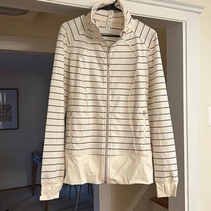 NEW WITH TAGS LuluLemon Nice Asana Jacket Size 12